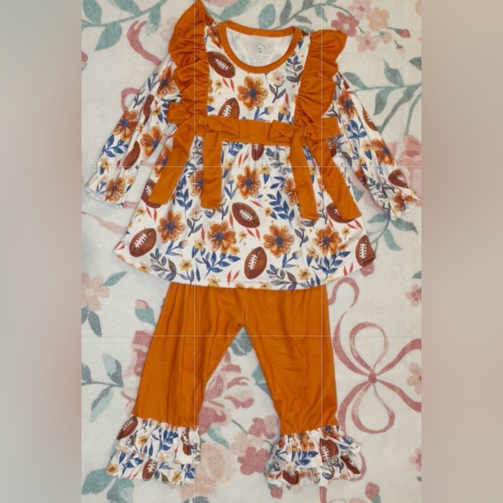 🚨🚨SALE🚨🚨 ✨ Saddle & Sage Cotton Fall Football Set ✨ - Picture 2 of 2